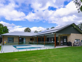 Amazing House Big Swimming Pool BBQ